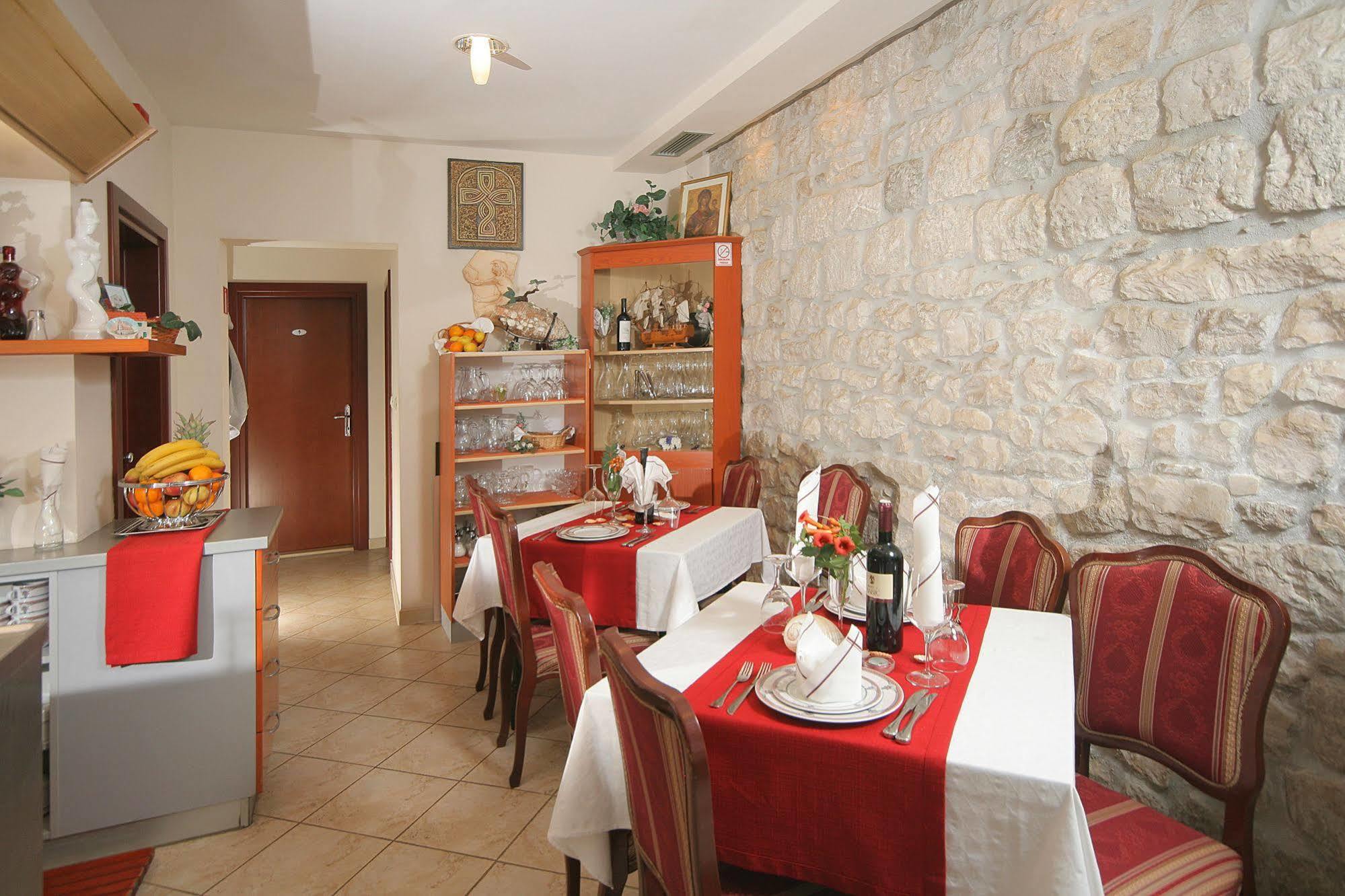 Hotel Trogir Luaran gambar