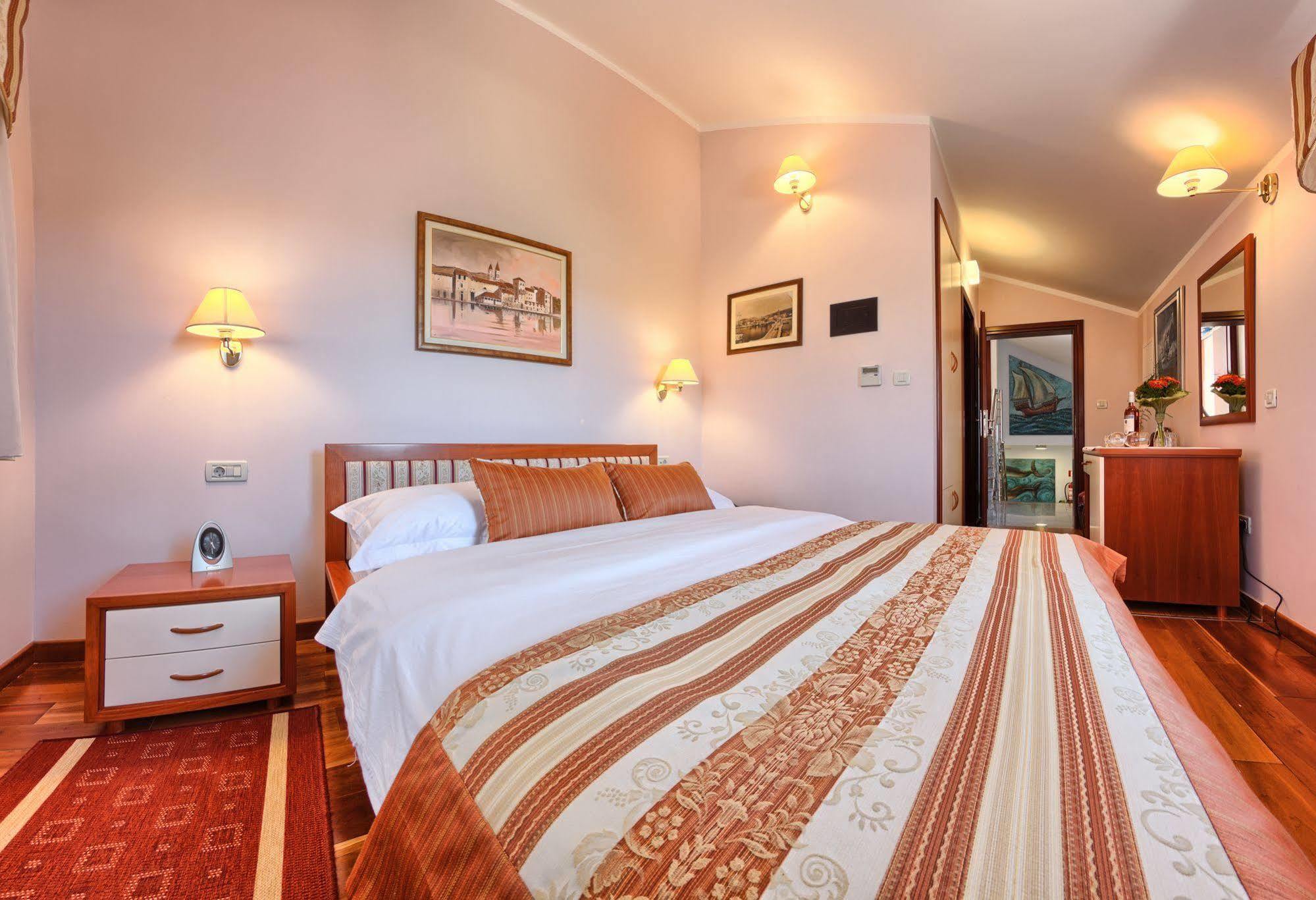 Hotel Trogir Luaran gambar