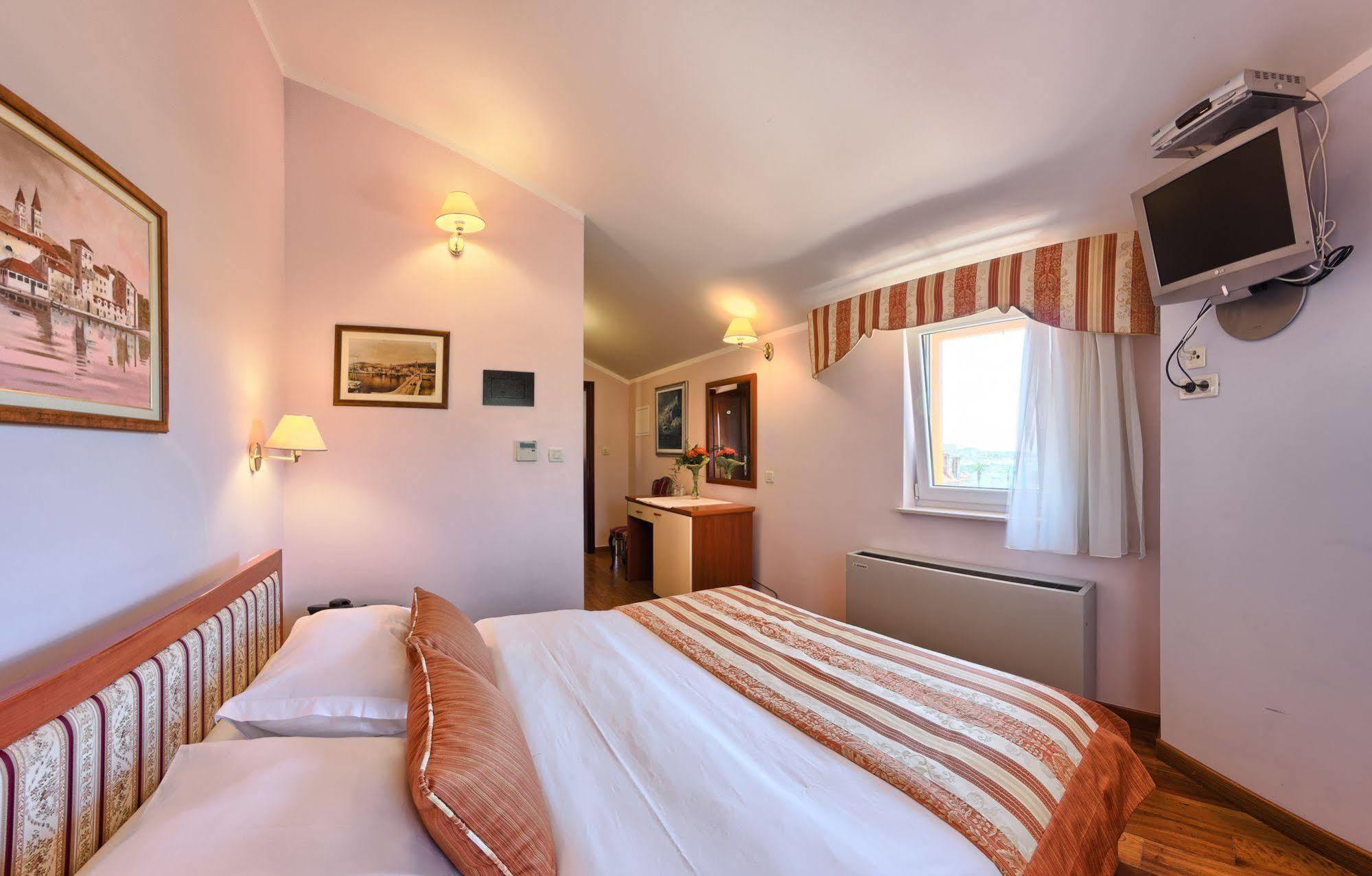 Hotel Trogir Luaran gambar