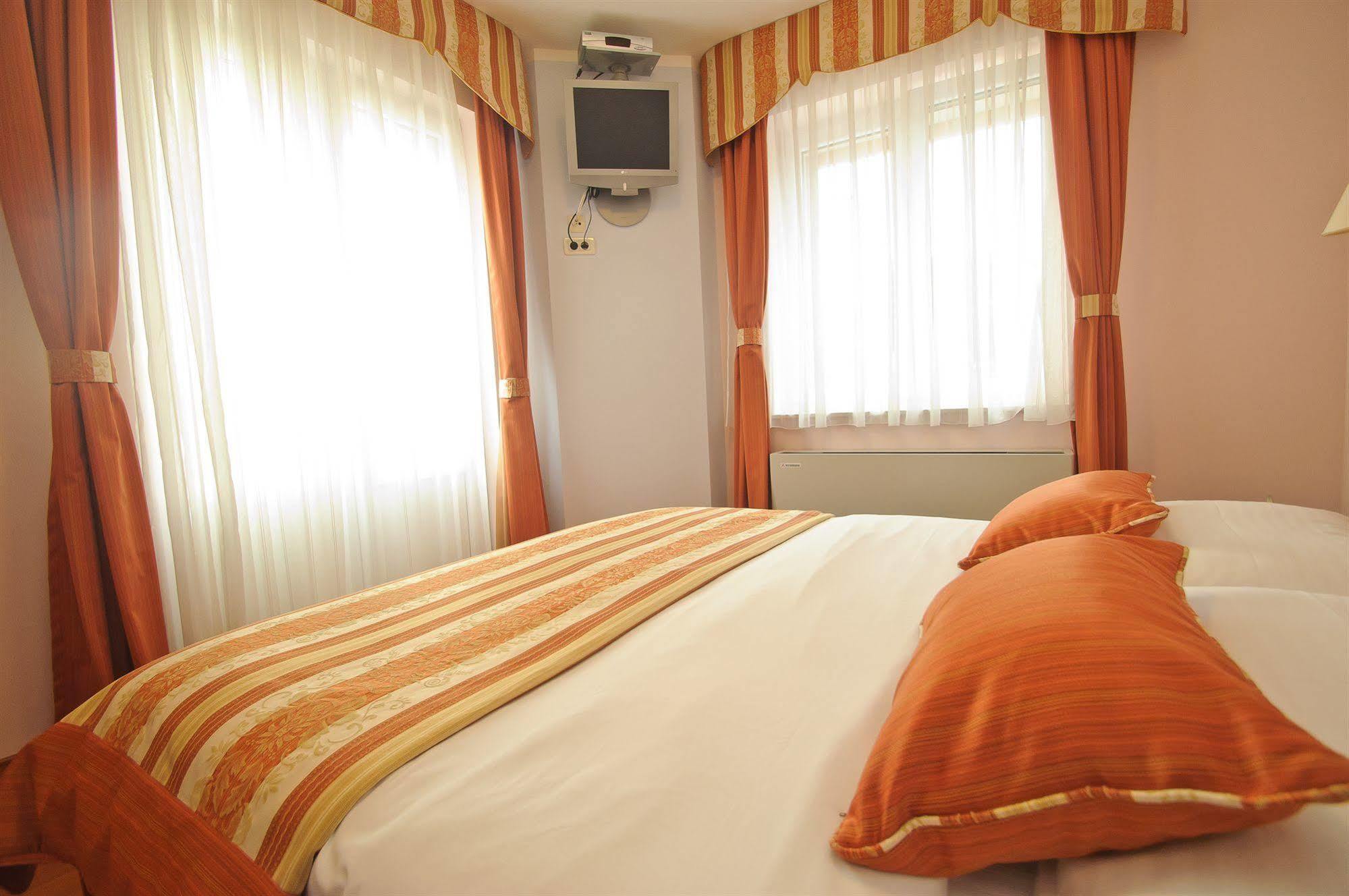 Hotel Trogir Luaran gambar