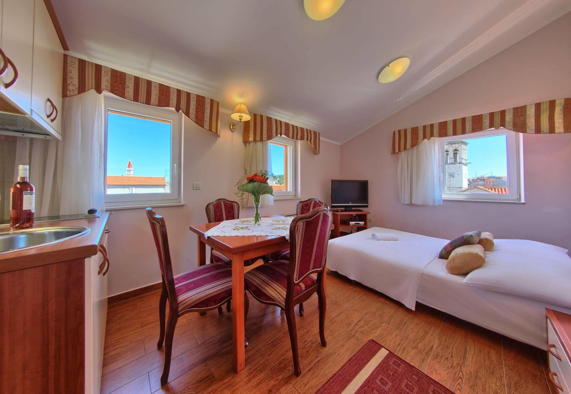 Hotel Trogir Luaran gambar