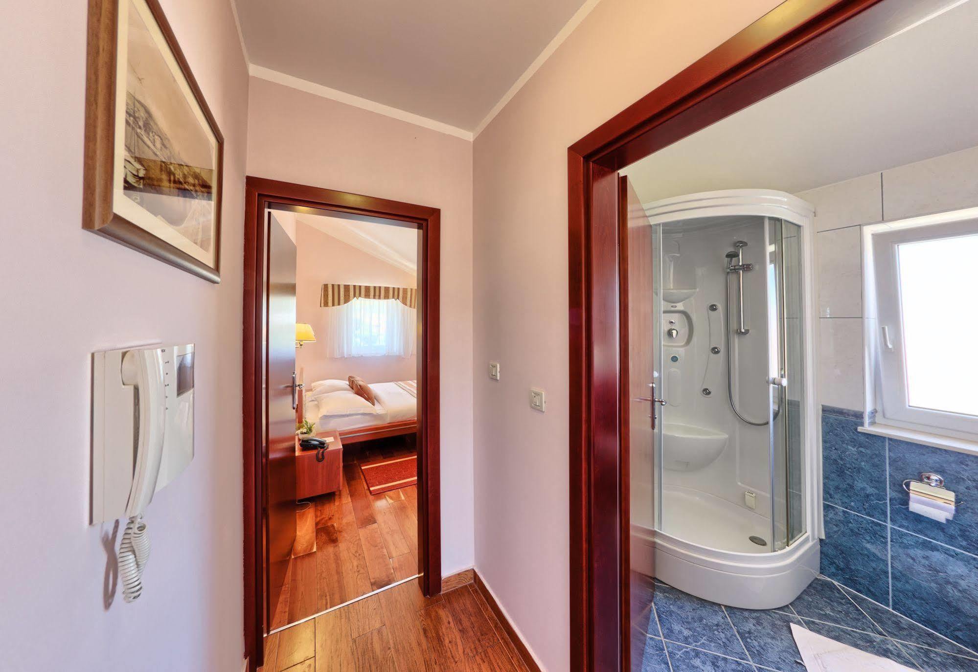 Hotel Trogir Luaran gambar