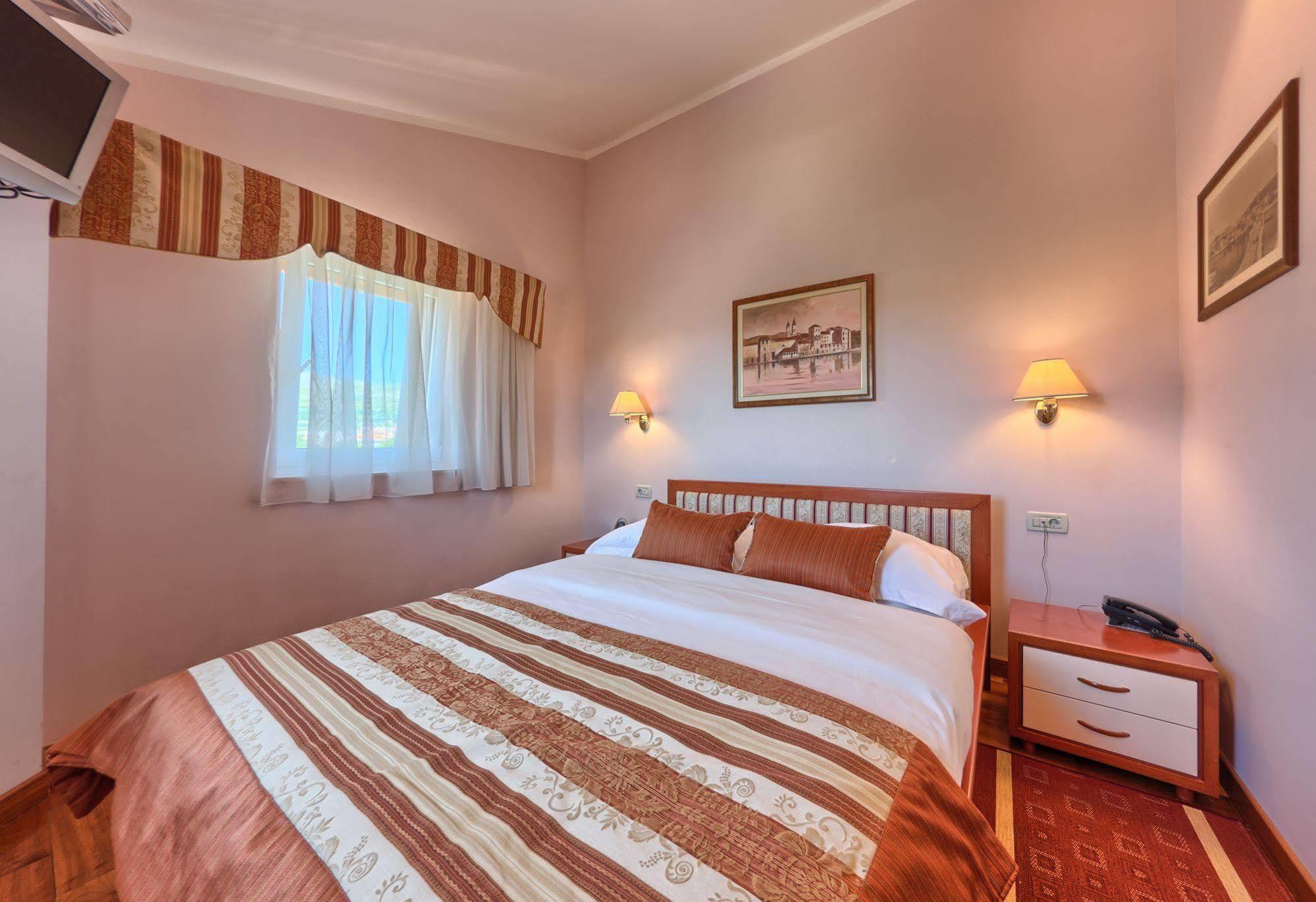 Hotel Trogir Luaran gambar