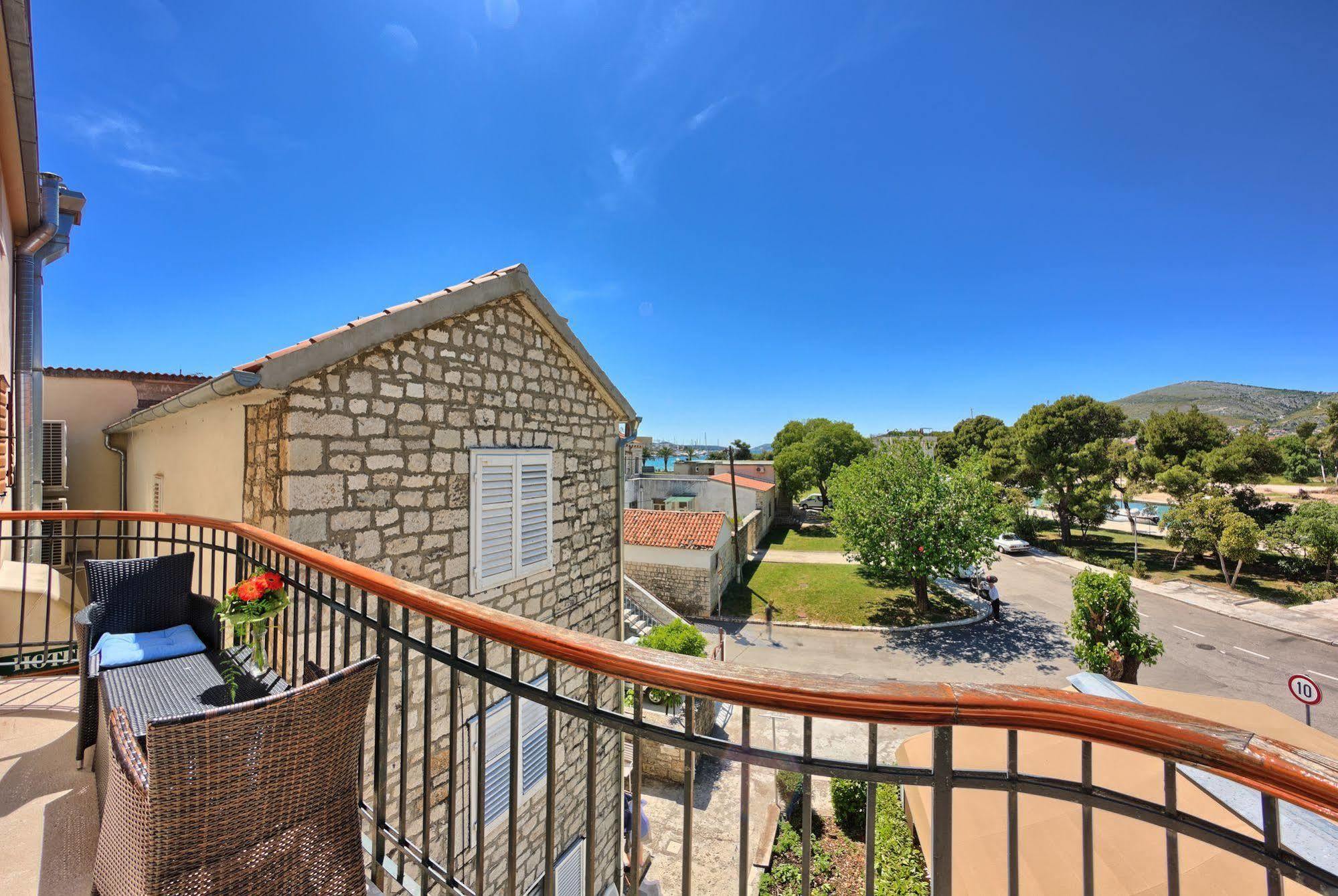 Hotel Trogir Luaran gambar
