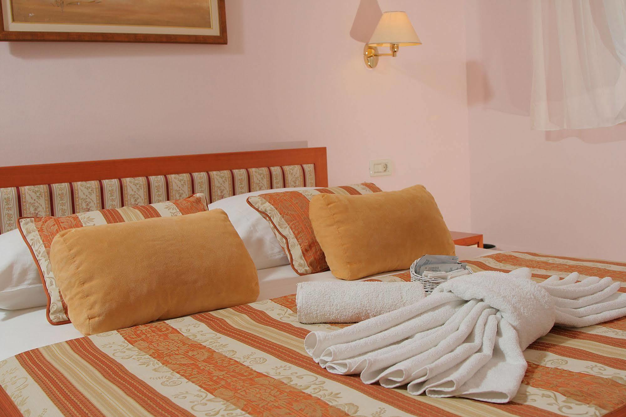 Hotel Trogir Luaran gambar