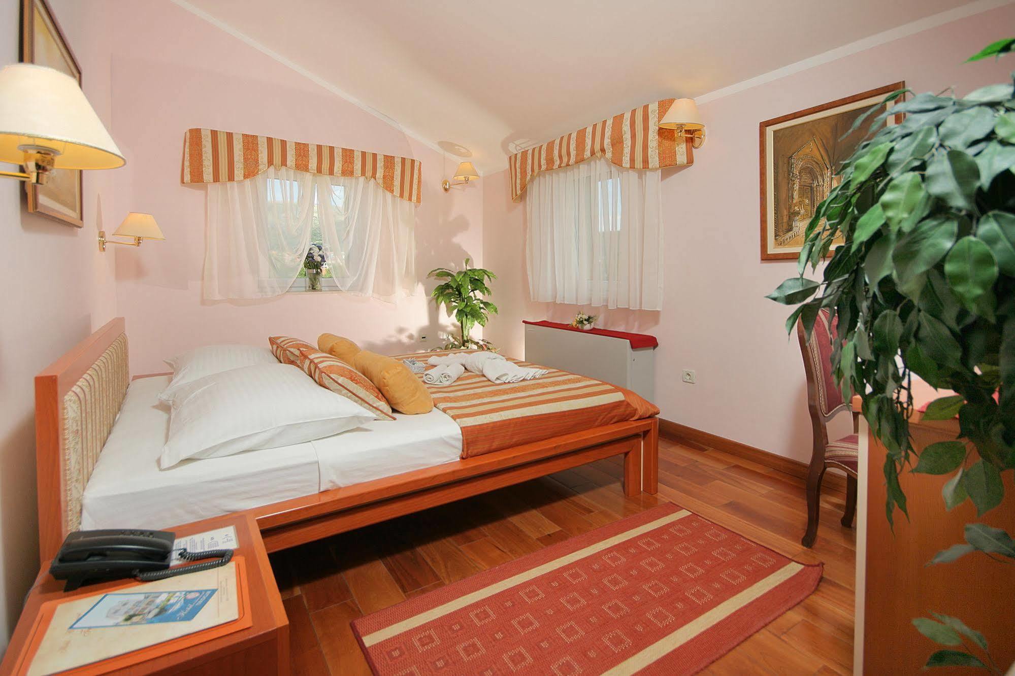 Hotel Trogir Luaran gambar