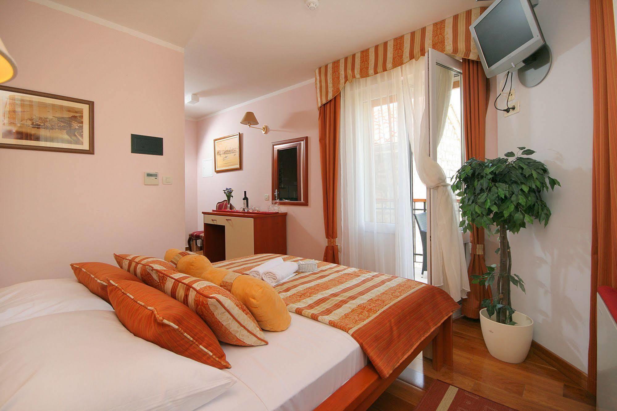 Hotel Trogir Luaran gambar